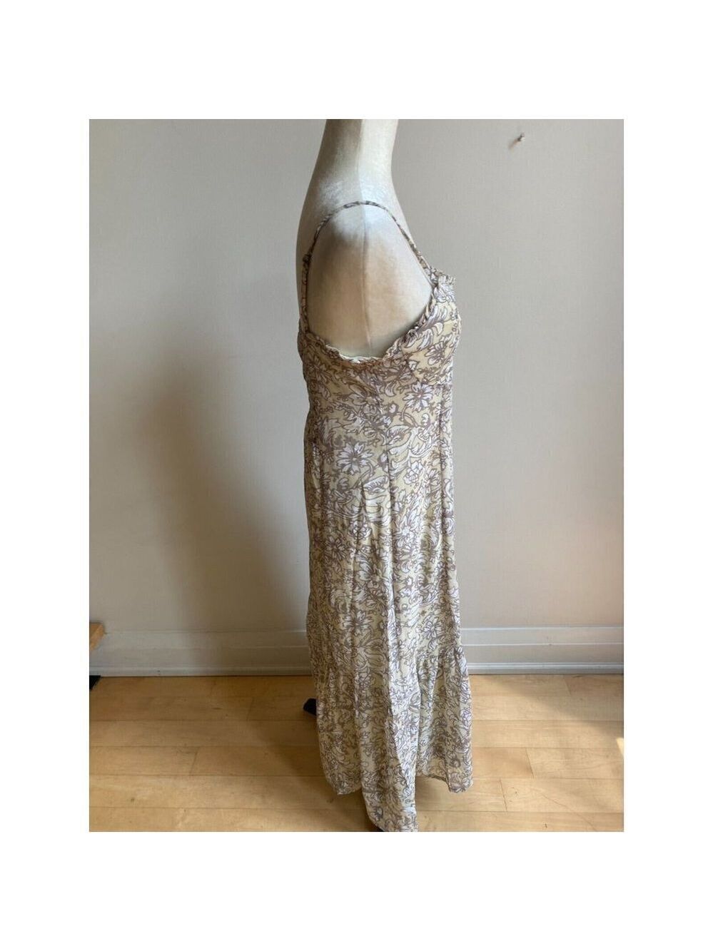 RDI Women beige floral spaghettis strap dress BNWOT sz medium - Picture 3 of 6